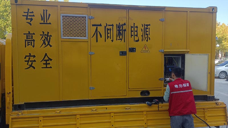 鸡东柴油发电机组和UPS电源配合使用时，如何避免切换过程中的电力中断？